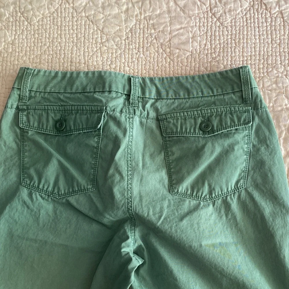 Banana Republic Green Canvas Bermuda Shorts, Women’s Size 8 - Picture 7 of 9